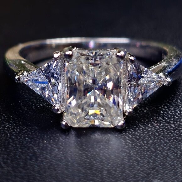 2 ct Moissanite 925 Silver Ring Size 7 - Picture 4 of 9